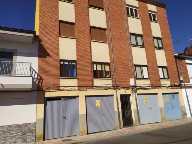 Piso en venta en Valencia de Don Juan, FRAY MARTIN V, 24200 photo 0