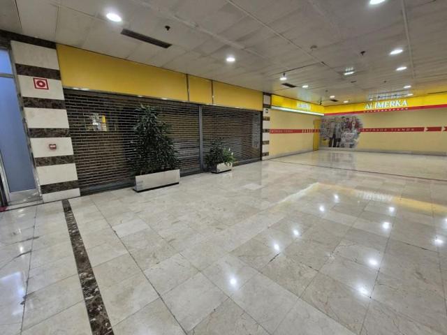 Local comercial en venta en Oviedo, Centro photo 0