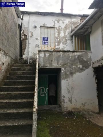 Casa con terreno en venta en Congosto, Congosto photo 0