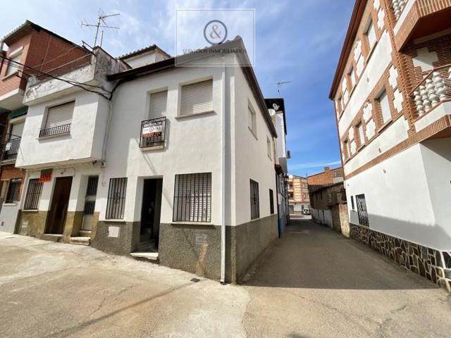 Casa en venta en Navalcán photo 0