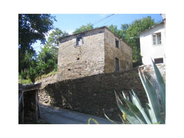 Casa con terreno en venta en Samos photo 0