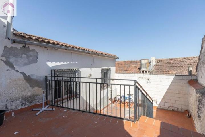 Casa en venta en Pinos Puente, Centro photo 0