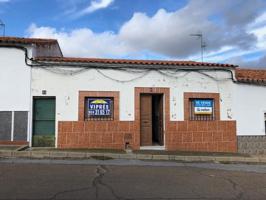Casas de pueblo en venta en Fuente de Cantos photo 0