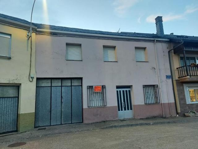 Casa en venta en Villagatón, Villagaton photo 0