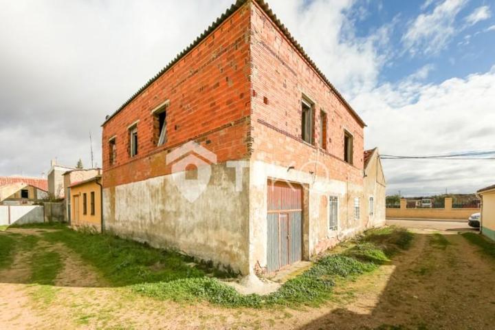 Casa en venta en Melgar de Fernamental photo 0
