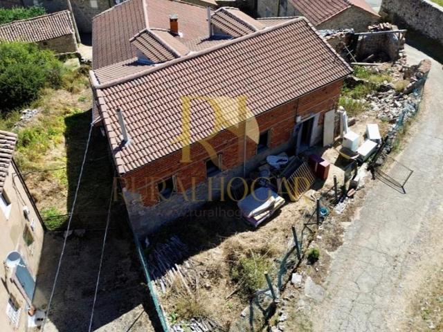 Casa en venta en Vegacervera photo 0