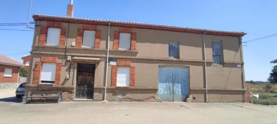 Casa en venta en Benavides, Villares de Orbigo photo 0