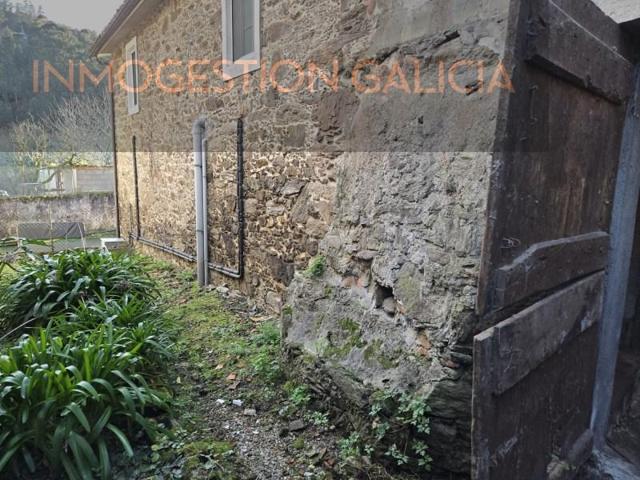 Casa con terreno en venta en Carral photo 0