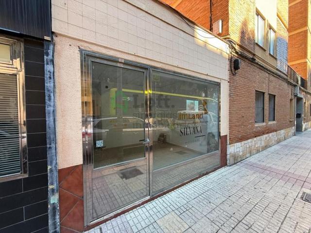 Local comercial en venta en Badajoz photo 0