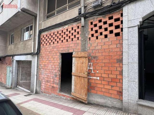 Local comercial en venta en Burela photo 0