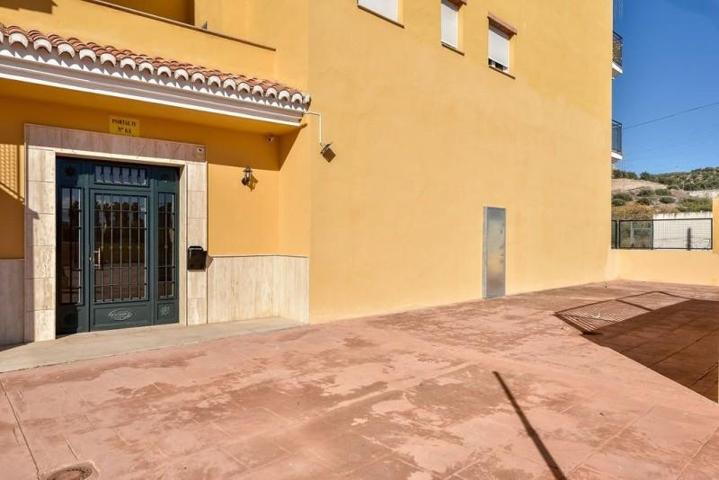 Local comercial en venta en Atarfe, Atarfe photo 0