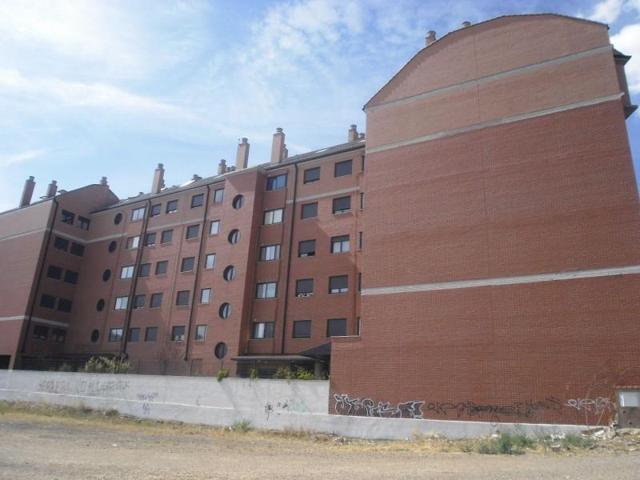 Local comercial en venta en León, Poligono X photo 0