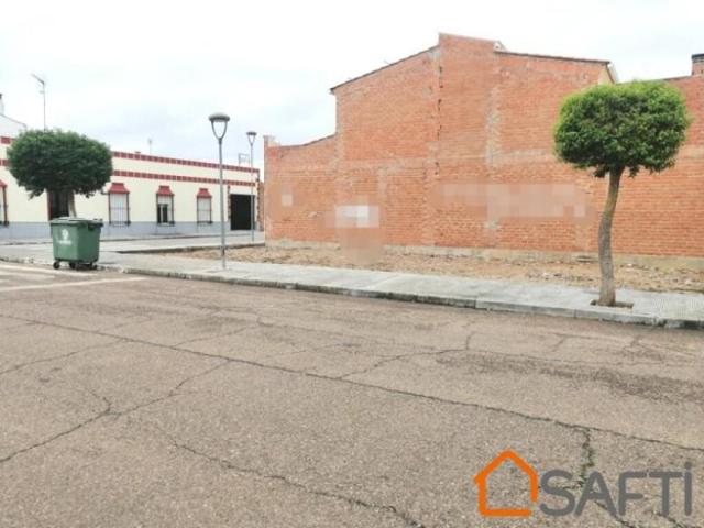 Terreno en venta en Puebla de la Calzada photo 0