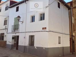 Casa en venta en Candeleda photo 0