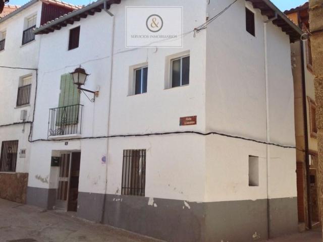 Casa en venta en Candeleda photo 0