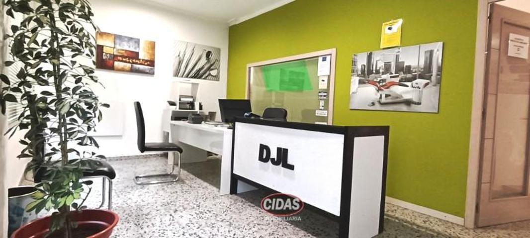 Local comercial en venta en Oviedo, Oviedo photo 0