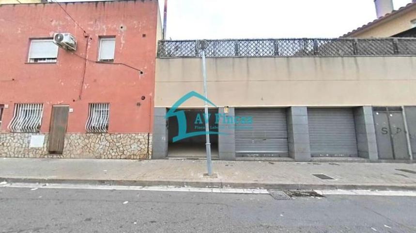 Local comercial en venta en Canovelles, Canovelles photo 0