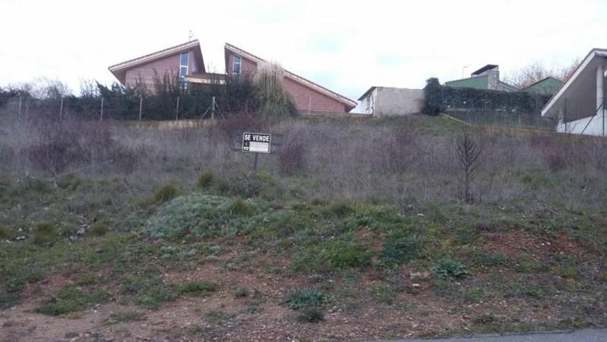 Terreno en venta en Valencia de Don Juan, Urb. valjunco photo 0