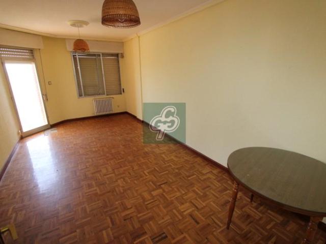 Piso en venta en Benavente photo 0