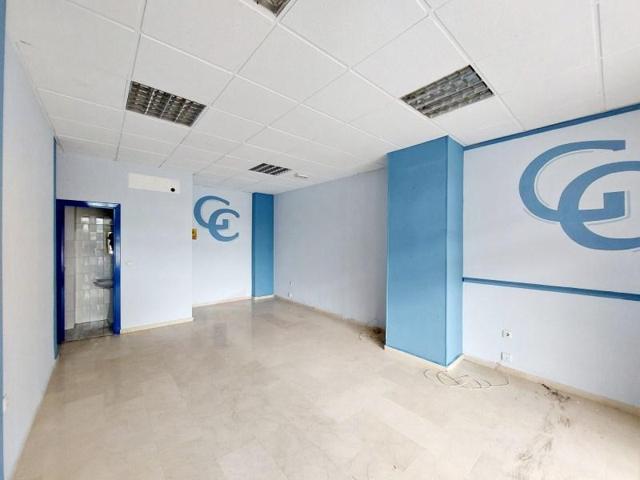 Local comercial en venta en Badajoz, Valdepasillas photo 0