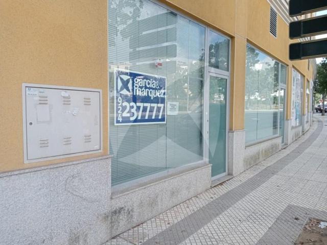 Local comercial en venta en Badajoz, San Fernando photo 0