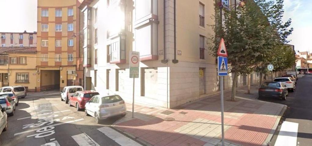 Local comercial en venta en León, San Pedro photo 0