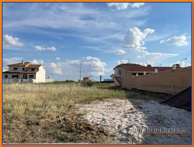 Terreno en venta en Cedillo del Condado, Urb. la regalada photo 0