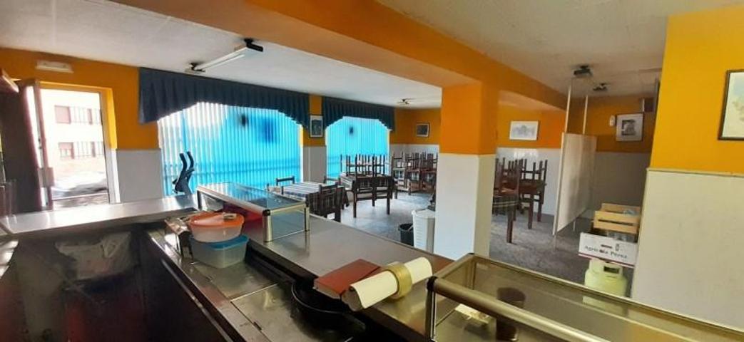 Local comercial en venta en Avilés, Avilés photo 0