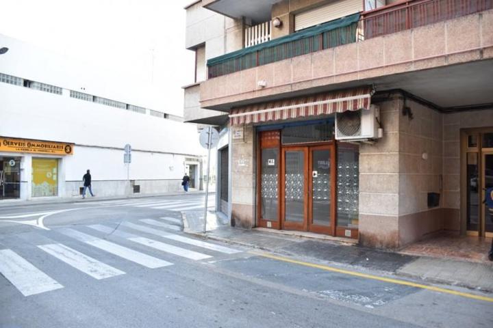 Local comercial en venta en El Vendrell, Barri de frança photo 0