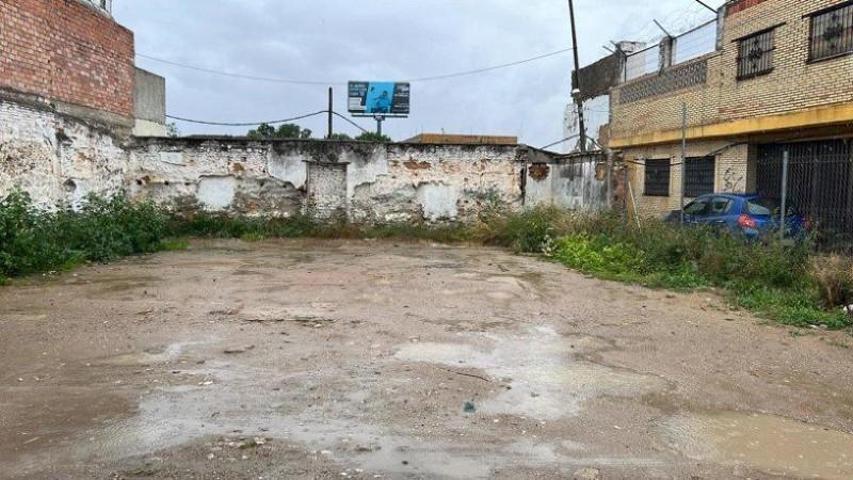 Terreno en venta en Sevilla, CALLE ALANIS photo 0