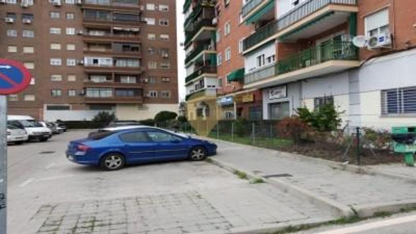 Local comercial en venta en Móstoles photo 0