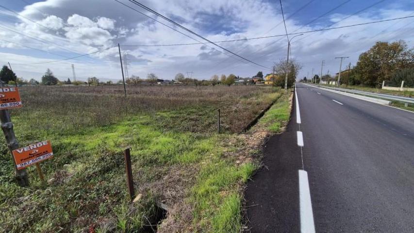Terreno en venta en Camponaraya, Carretera n vi photo 0