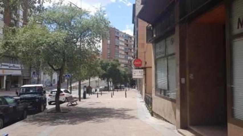 Local comercial en venta en Ponferrada, Alta photo 0