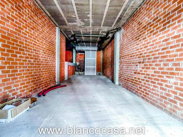 Local comercial en venta en Carballo, Gran vía photo 0