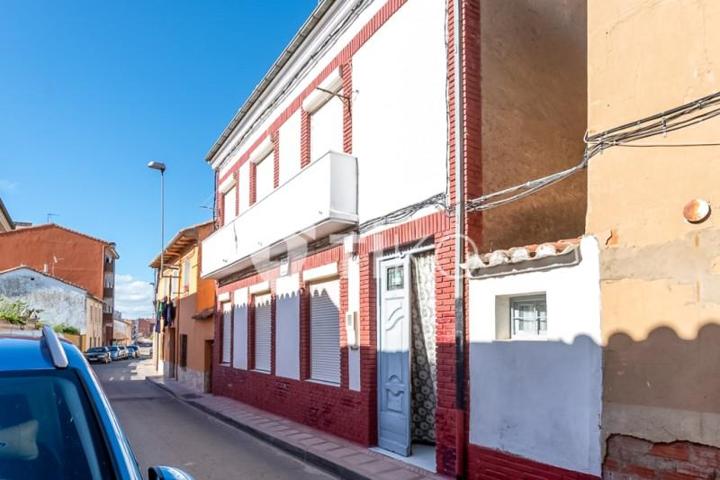 Casa en venta en Valencia de Don Juan photo 0