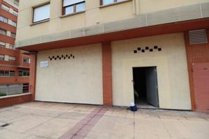 Local comercial en venta en Oviedo, Las Campas photo 0
