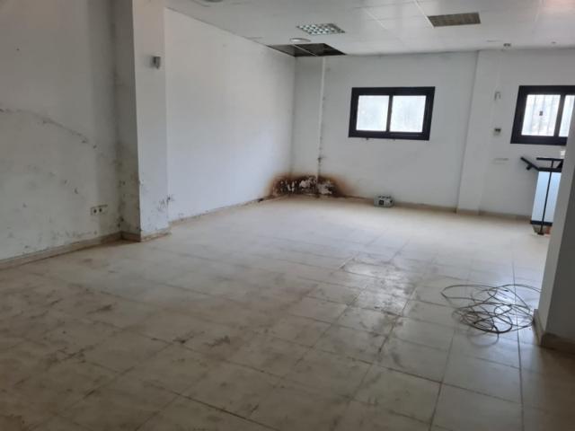 Local comercial en venta en Valencia, Torrefiel photo 0