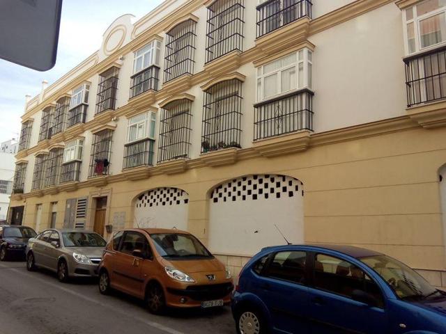 Local comercial en venta en Chiclana de la Frontera, Centro urbano photo 0