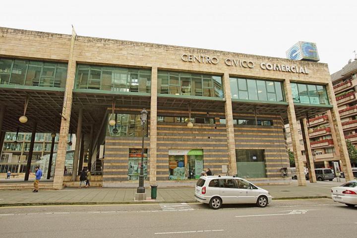 Oficina en venta en Oviedo, Oviedo photo 0