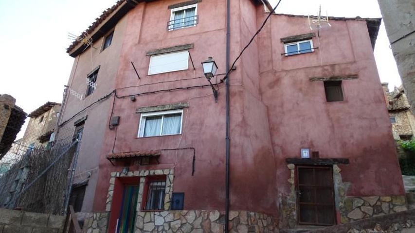 Casa en venta en Ademuz, Ademuz photo 0