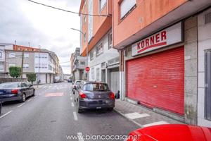 Local comercial en venta en Santa Comba, Centro photo 0