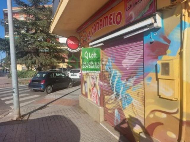 Local comercial en venta en Badajoz photo 0