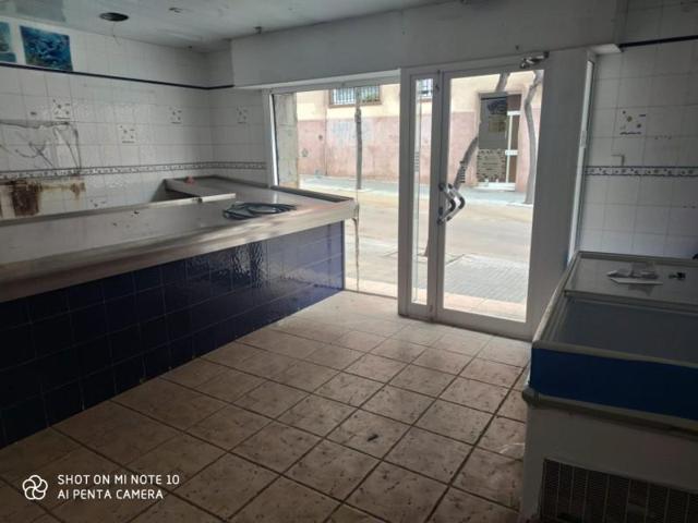 Local comercial en venta en Cornellà de Llobregat, Gavarra photo 0