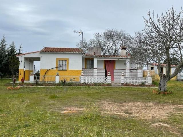 Casa con terreno en venta en Arroyo de la Luz, Las matas frente a la hermita photo 0