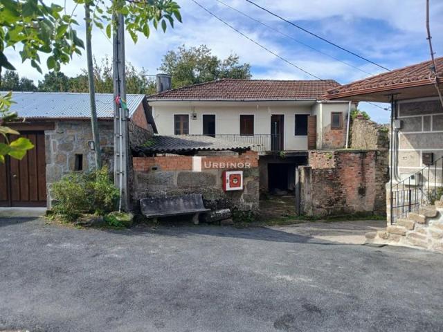 Casa con terreno en venta en Barbadás, Toén photo 0