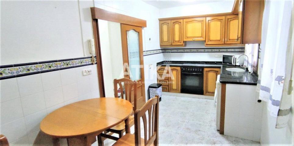 Piso en venta en Canals, Canals photo 0