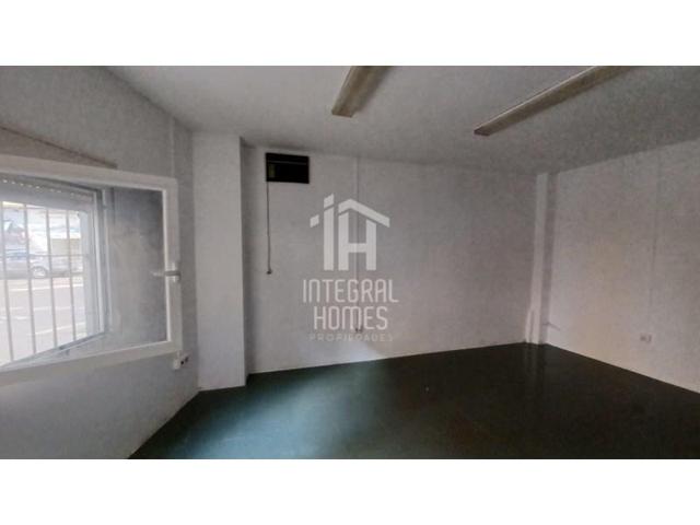 Local comercial en venta en Huelva photo 0