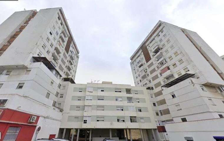 Piso en venta en Algeciras, Algeciras photo 0