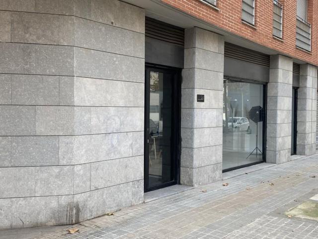 Local comercial en venta en Barberà del Vallès photo 0