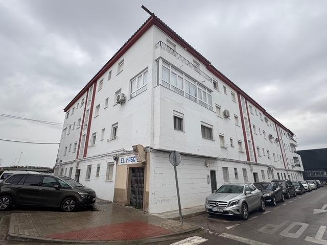 Local comercial en venta en Mérida, San Luis - Albarregas photo 0